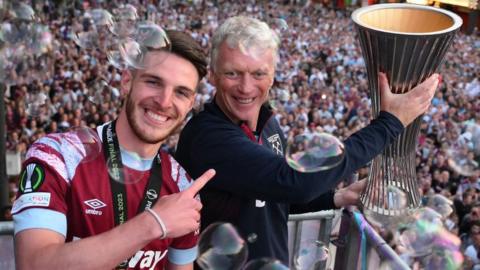 Declan Rice and David Moyes at West Ham's trophy parade