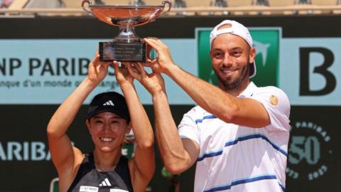 Miyu Kato and Tim Puetz with the mixed doubles trophy