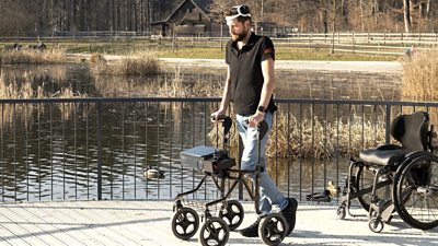 Brain implant helps paralysed man walk 'naturally'