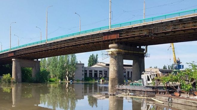 Flooding after dam crash in Ukraine