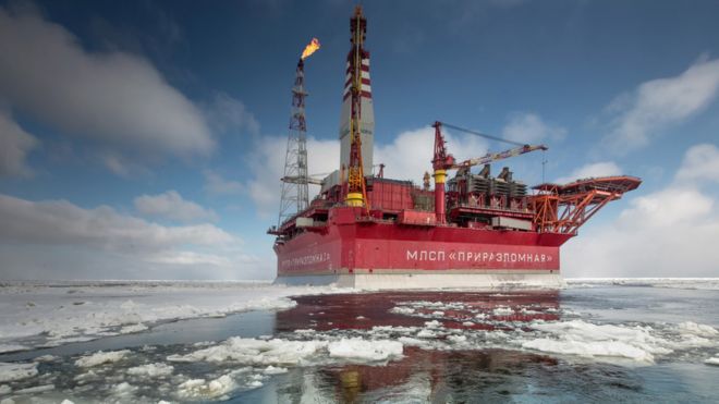 Une plate-forme pétrolière russe dans l'Arctique
