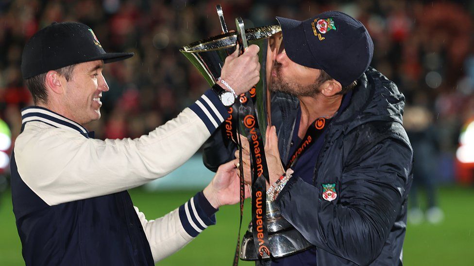 Reynolds kissing trophy