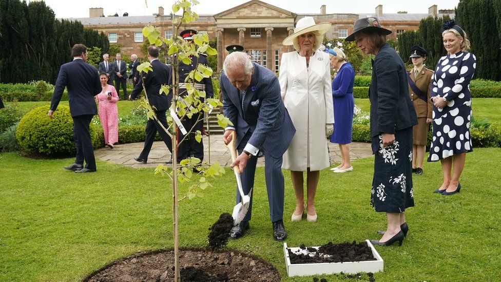 , The King and Queen will plant a magnolia tree in the Garden of Hillsborough Castle, to mark Their Majesties' Coronation, as Queen Elizabeth II did in 1953.