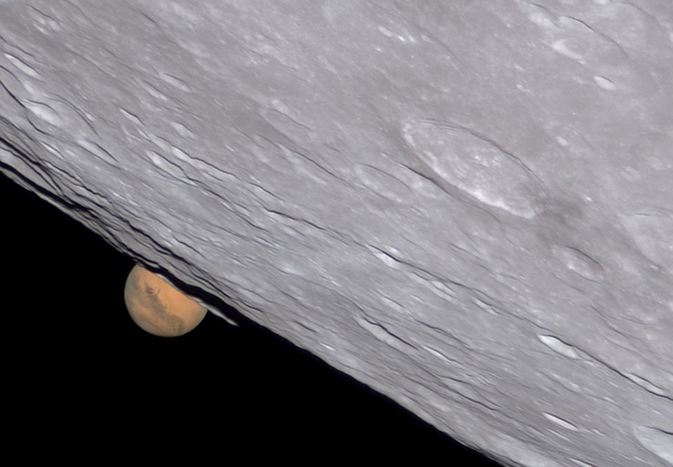The Moon passes in front of the planet Mars