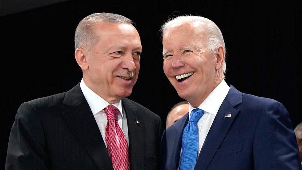 Turkish President Recep Tayyip Erdogan (left) shakes hands with US President Joe Biden in 2022